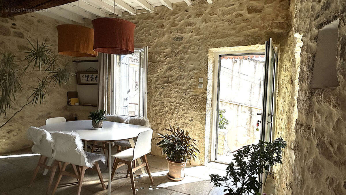 Maison à VAILHAUQUES