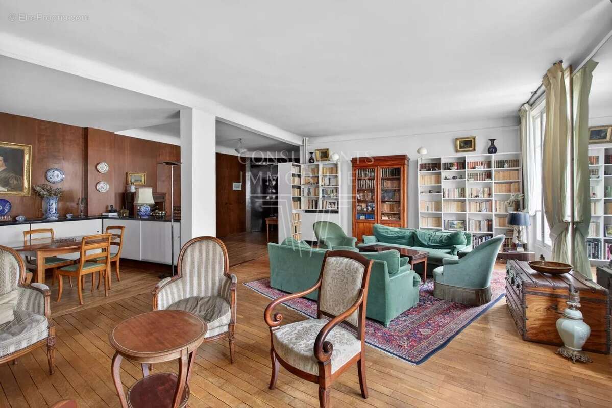 Appartement à PARIS-16E