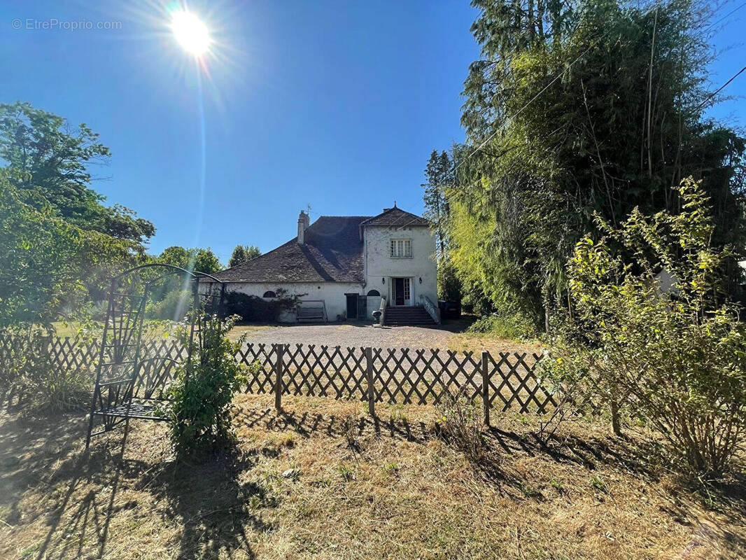 Maison à CHATEAU-CHERVIX