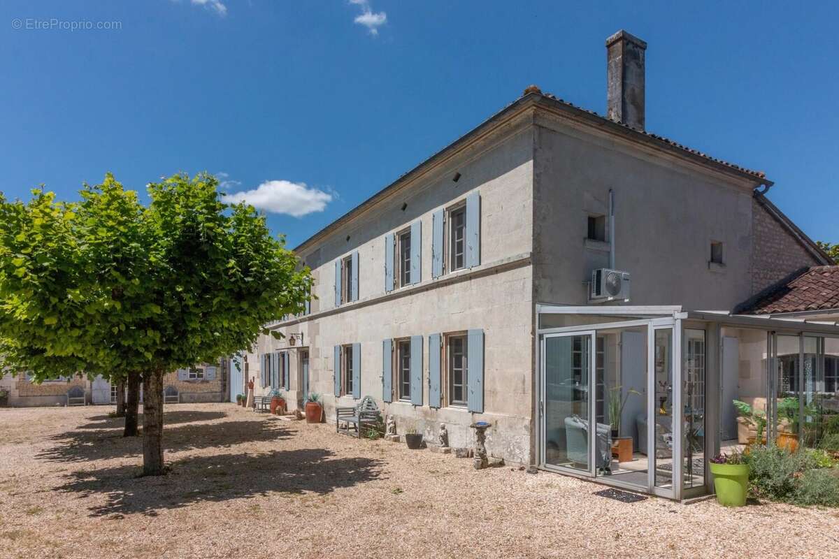 Maison à SEGONZAC