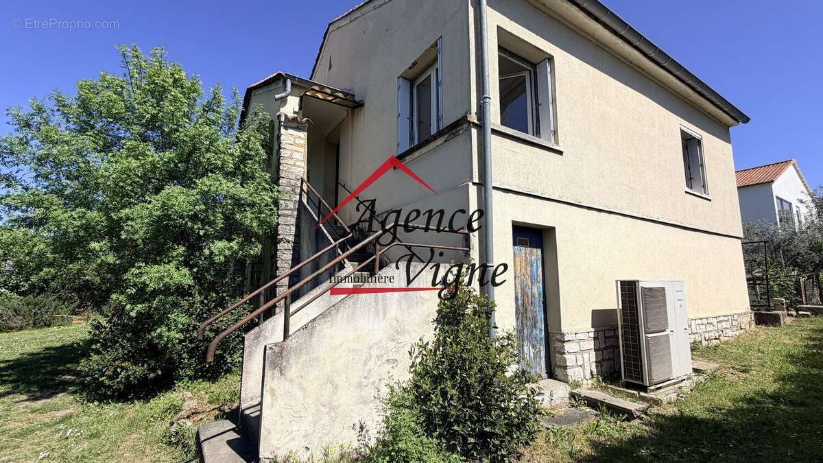 Maison à SAINT-JULIEN-LES-ROSIERS