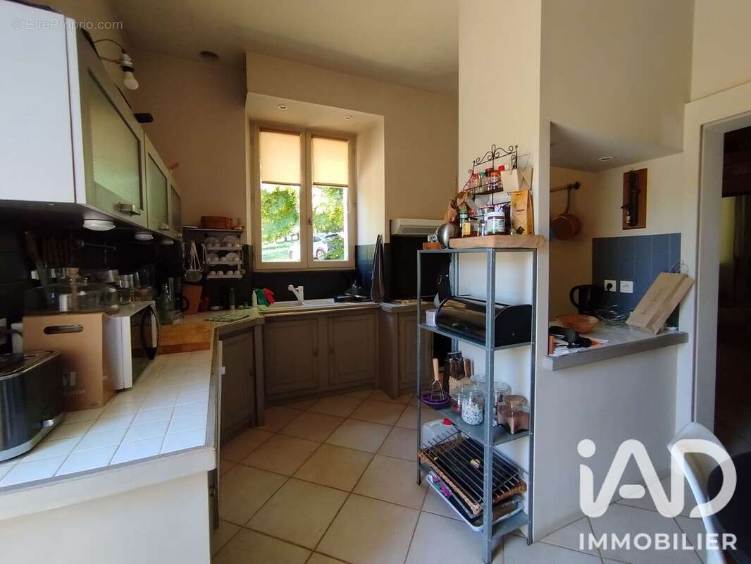 Photo 8