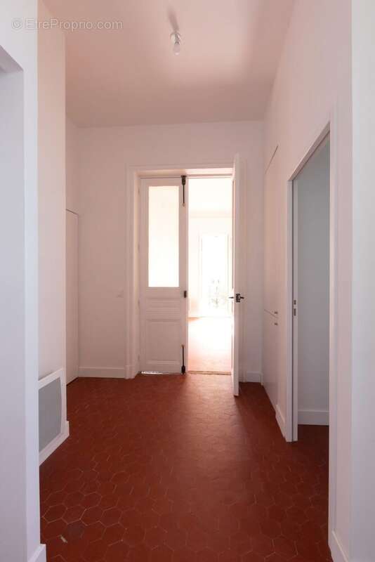Appartement à MARSEILLE-1E