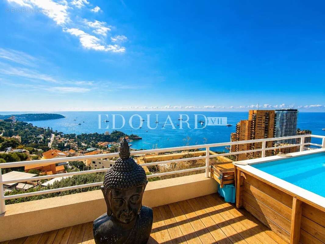 Roquebrune Cap Martin, trois pièces avec spectaculaire terrasse, petite piscine privée et superbe vue mer - photo 5