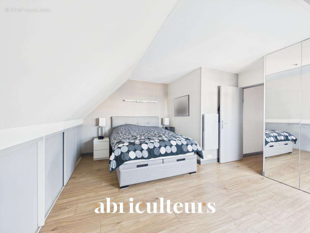 Appartement familial - Dernier étage -- 6 pièces en vente à Charenton-le-Pont (94220) - photo 8