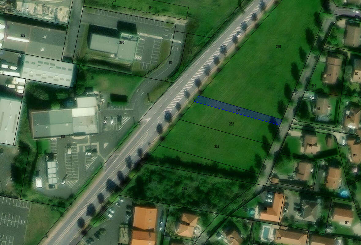 Terrain à PONT-DU-CHATEAU