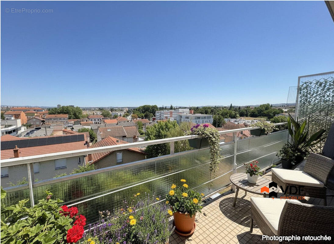 Appartement 61 m² à Riorges  - photo 1