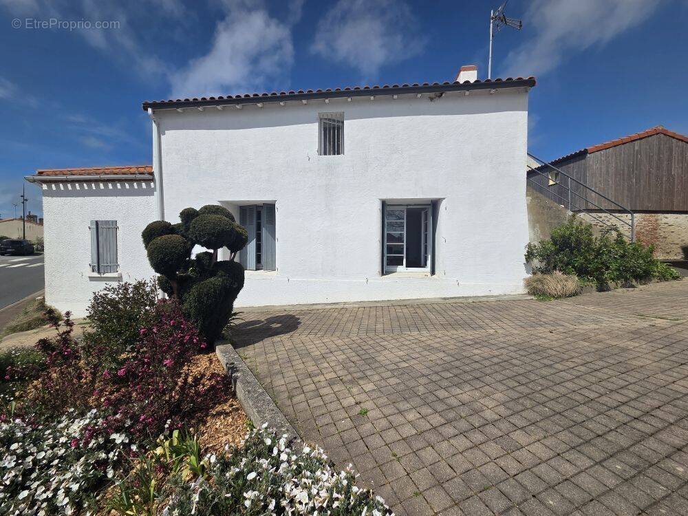 Maison à LANDEVIEILLE