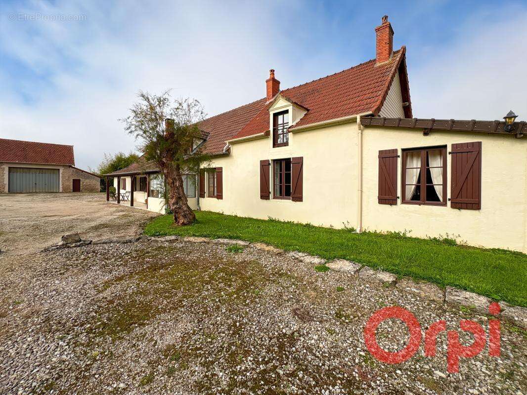 Maison à NEUILLY-EN-DUN