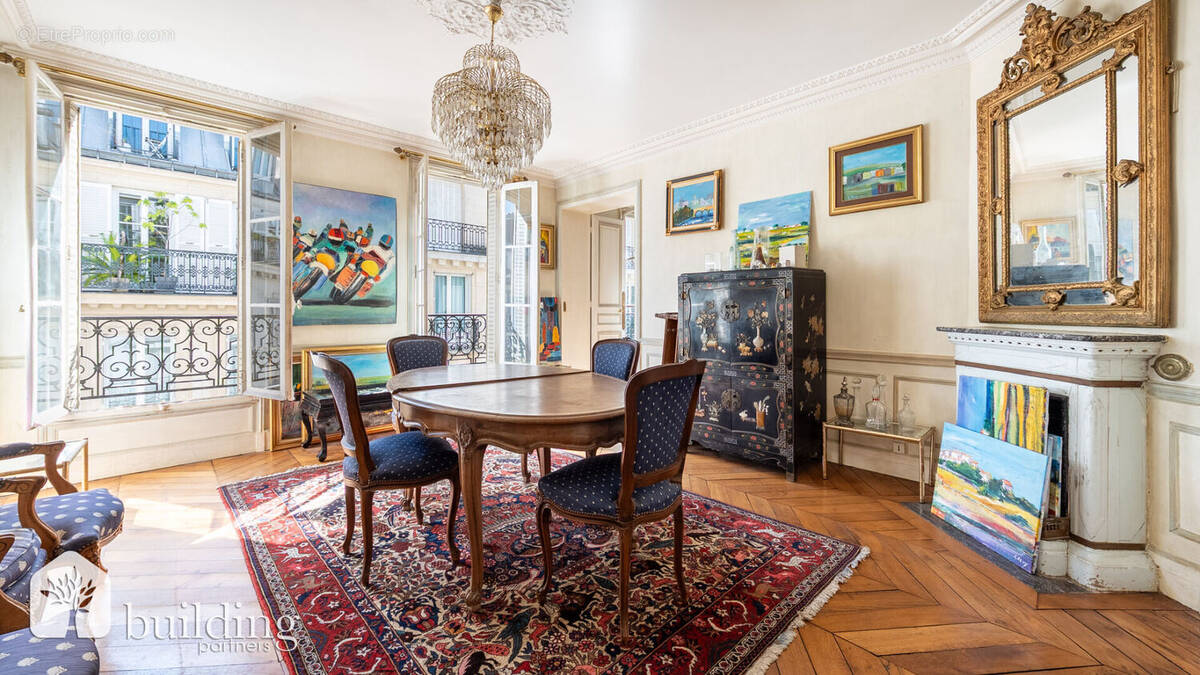 Appartement à PARIS-8E