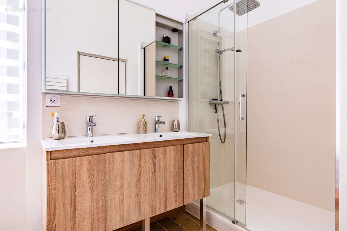 Maison à SAINT-JEAN-D'ANGELY