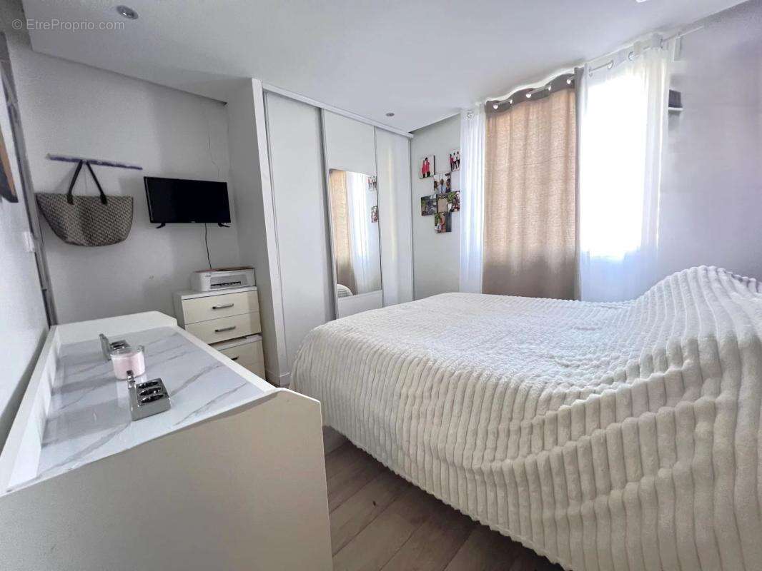 Appartement à LES CLAYES-SOUS-BOIS