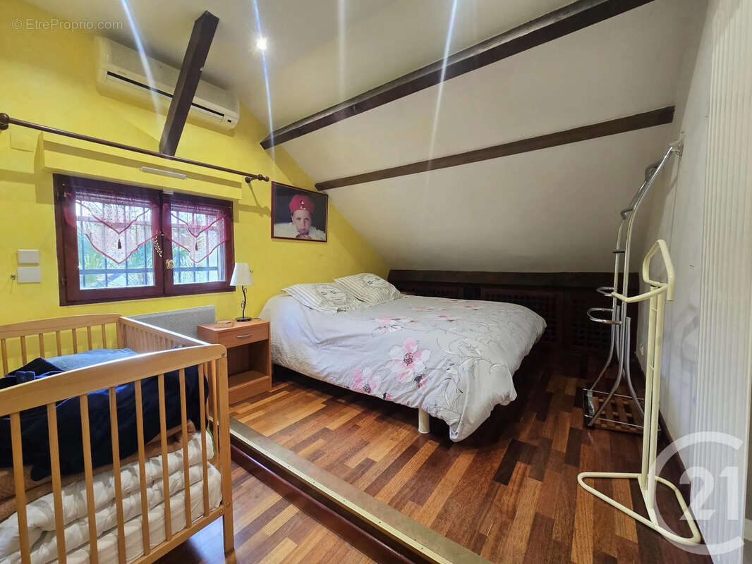 Maison à CHENNEVIERES-SUR-MARNE