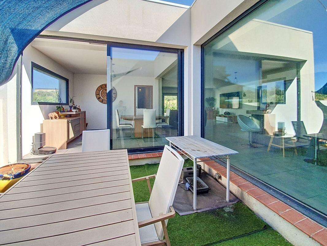 Maison à PEYRESTORTES