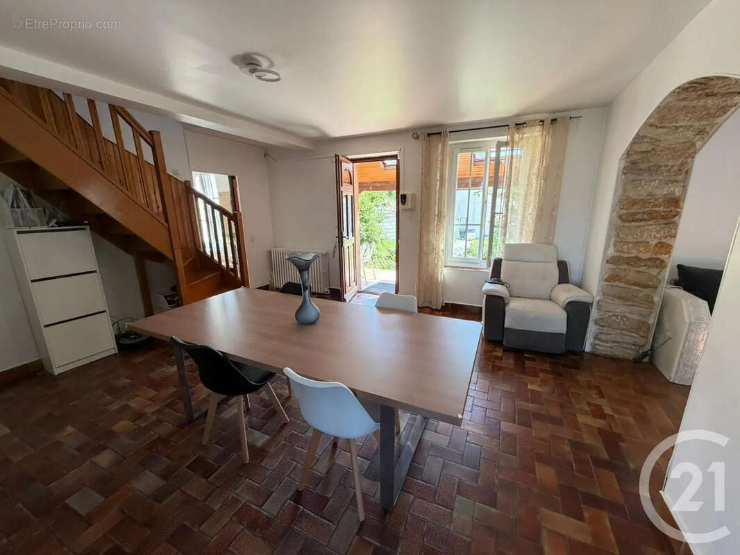 Maison 178 m² à Saint-Mesmes  - photo 3