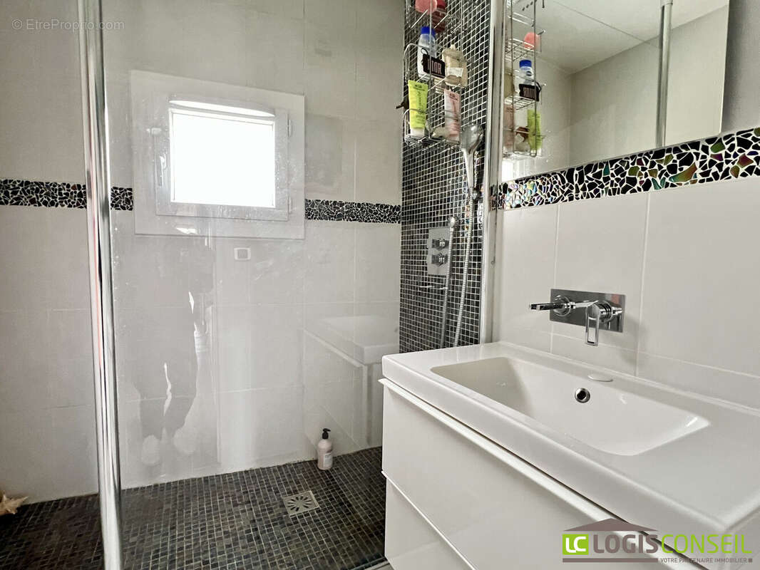 Appartement à FRESNES