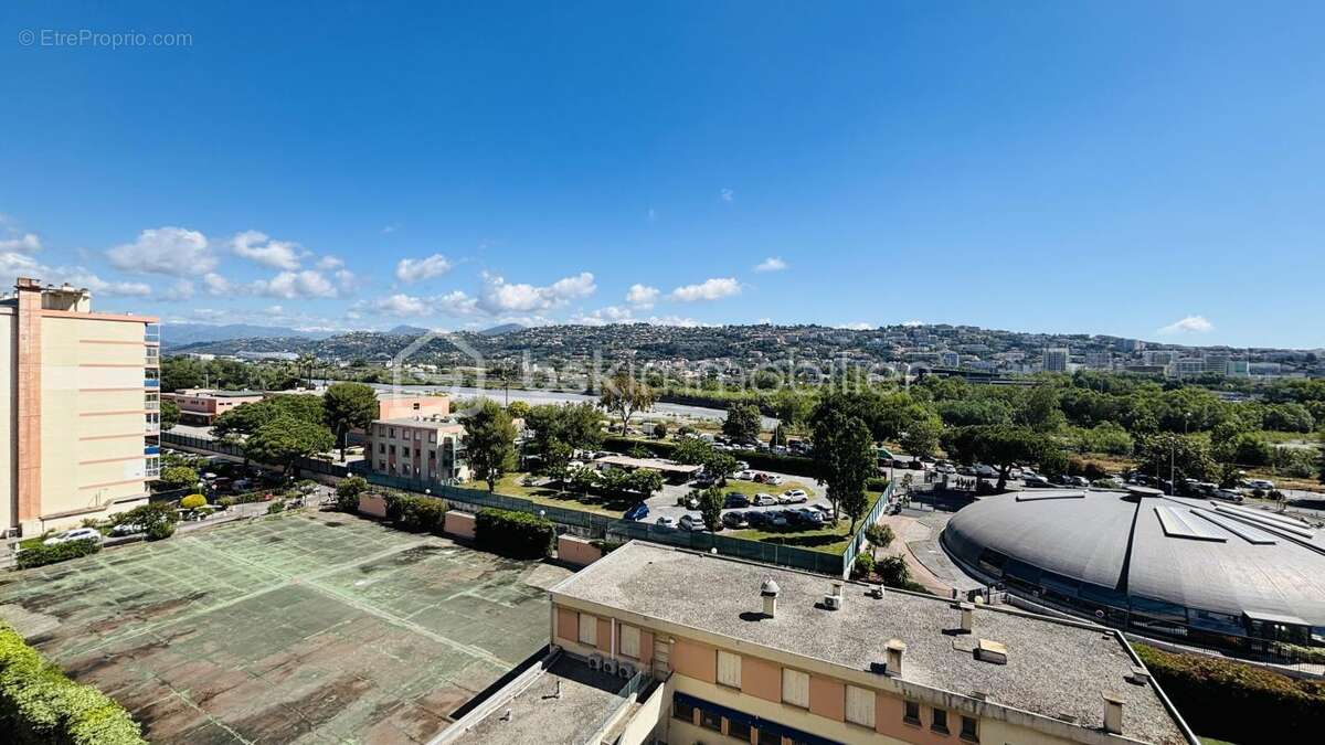 Appartement à SAINT-LAURENT-DU-VAR