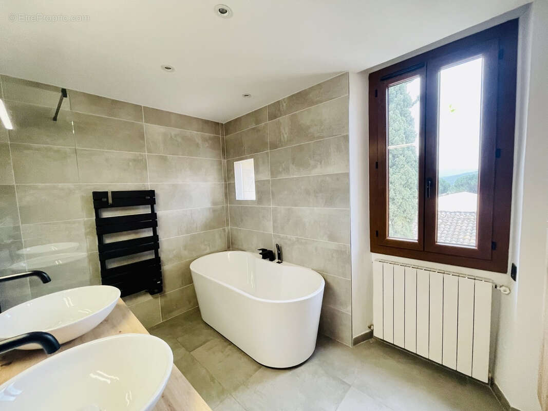 Maison à PLAN-DE-LA-TOUR