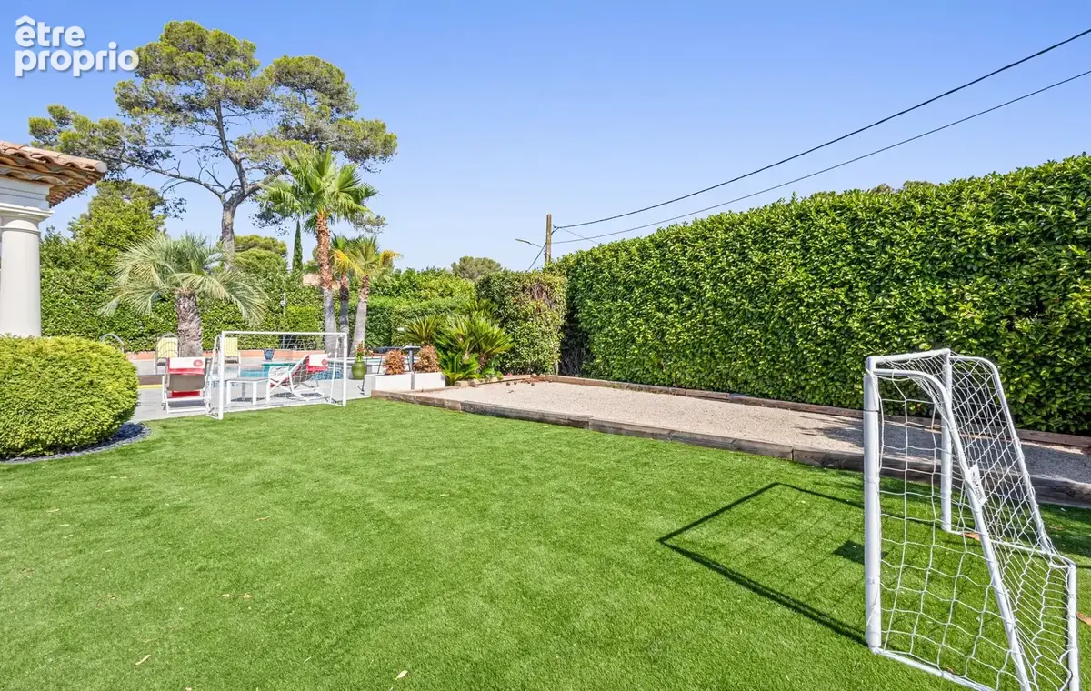 MOUGINS- belle villa individuelle de plain pied avec studio et piscine - photo 11