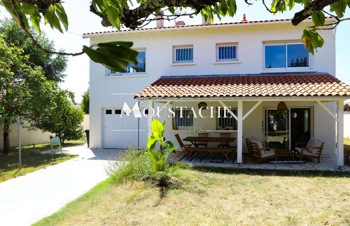 Maison à VAUX-SUR-MER