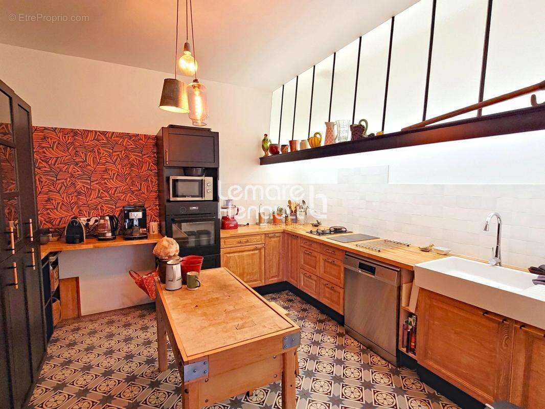 Belle maison bourgeoise 257 m² env avec jardin et garage - photo 3