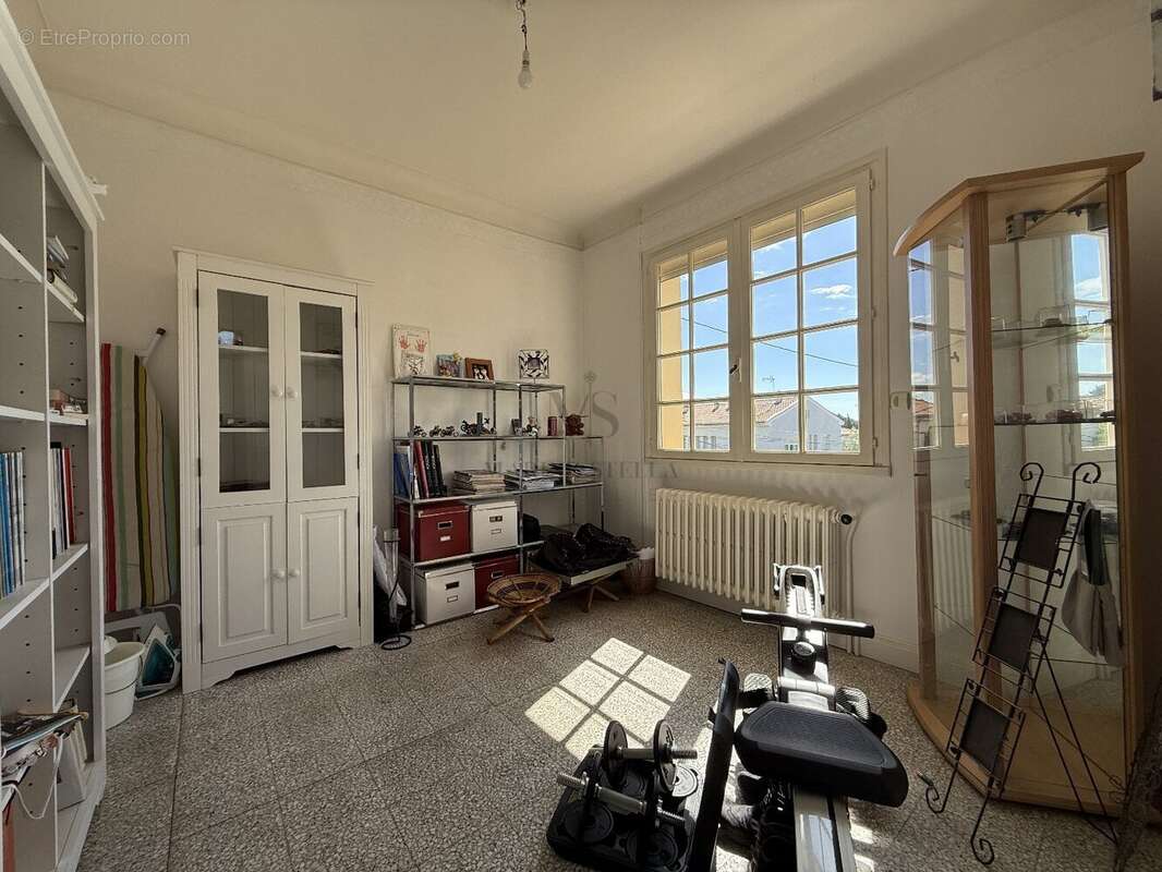 Maison en trois faces sur deux niveaux avec Garage. - photo 14