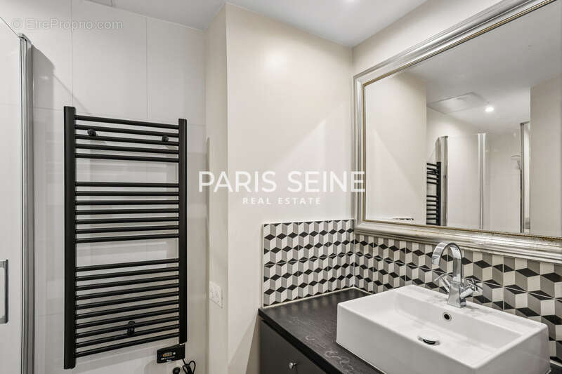 Appartement à PARIS-1E