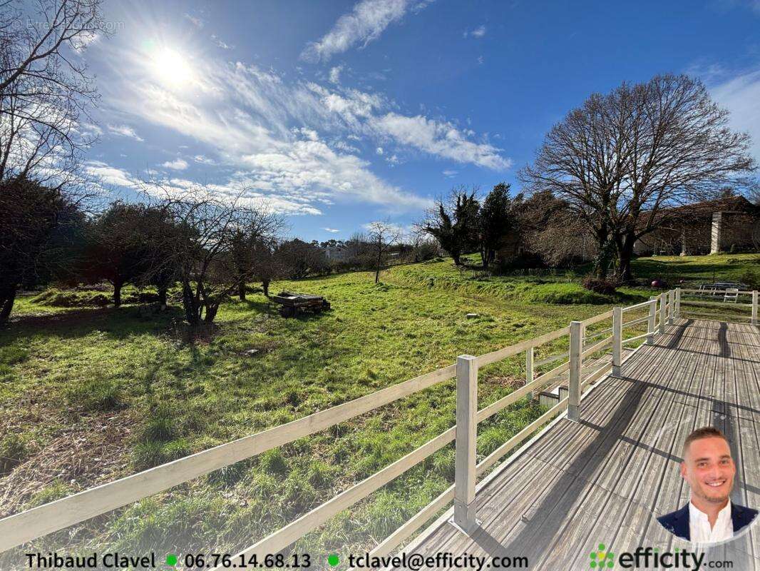 Maison à VILLEBOIS-LAVALETTE
