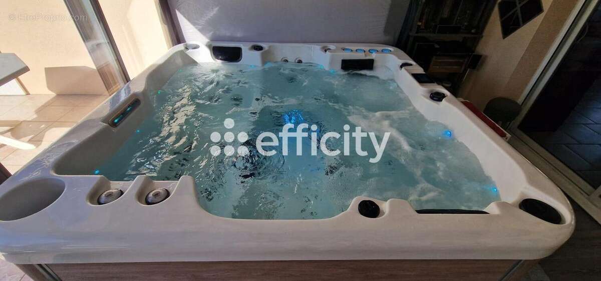 Maison à SAINT-YRIEIX-SUR-CHARENTE