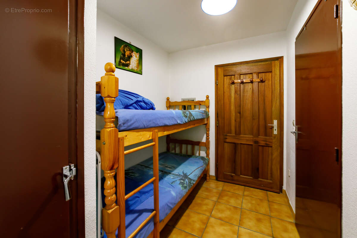 Studio idéalement situé à deux pas des thermes de la Preste les Bains.  Il se compose d'une entrée avec lit su - photo 8