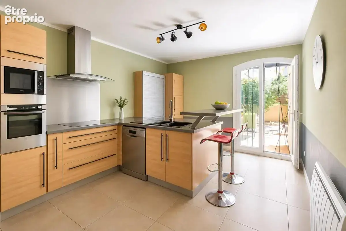 Maison de 4 pièces de 108 m² à Salon-de-Provence - photo 2