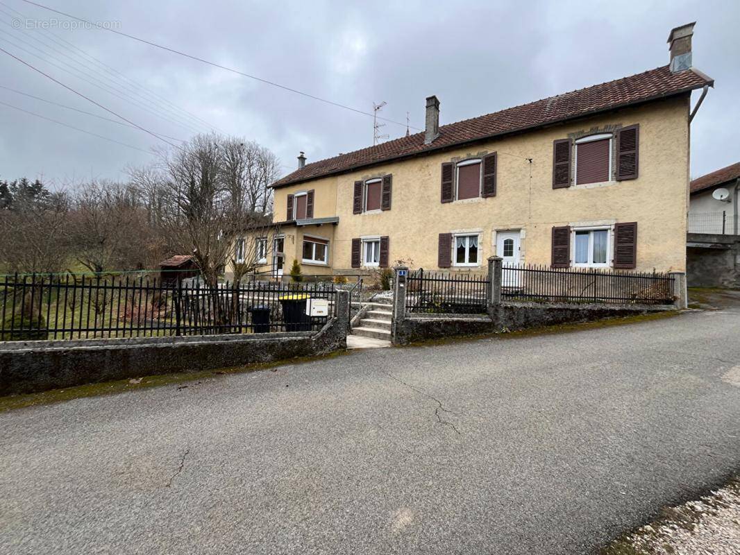 Maison à COURTEFONTAINE