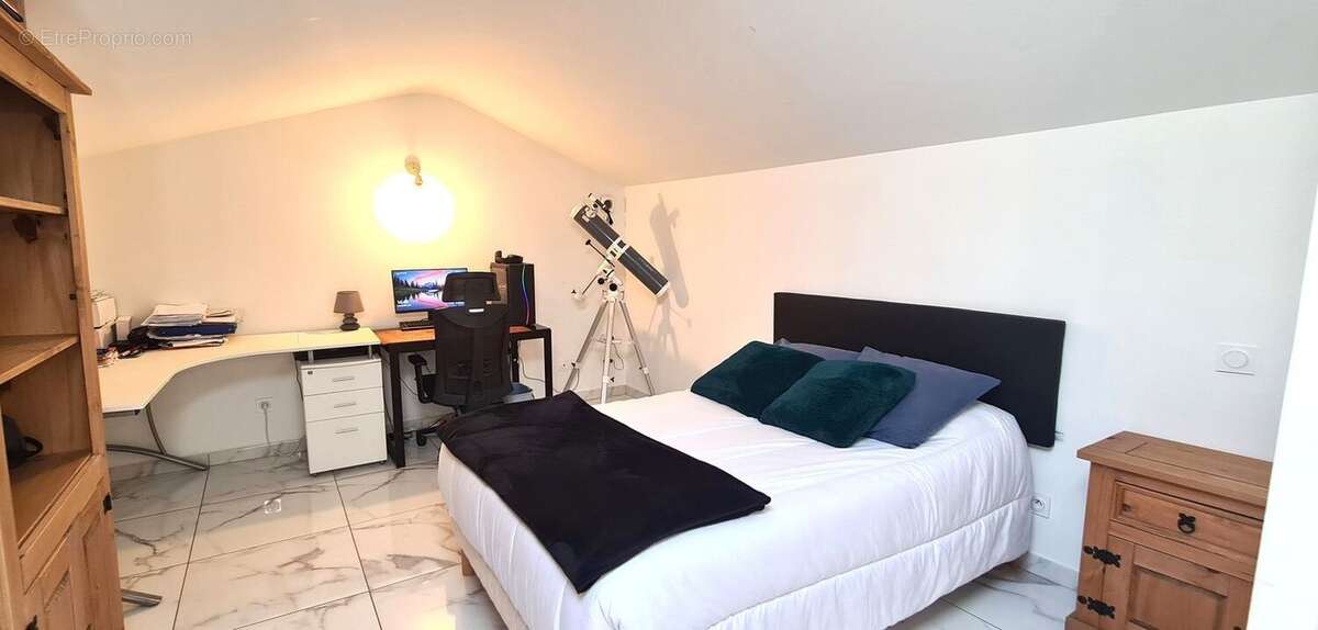 AUBAGNE-MAISON T5 A VENDRE-4 CHAMBRES-550M² DE TERRAIN-PROCHES - Maison à AUBAGNE