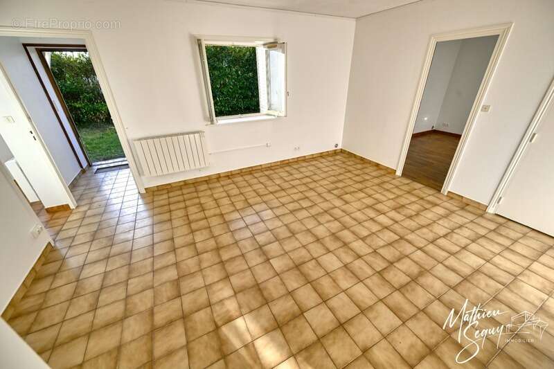Appartement à CHARBONNIERES-LES-BAINS
