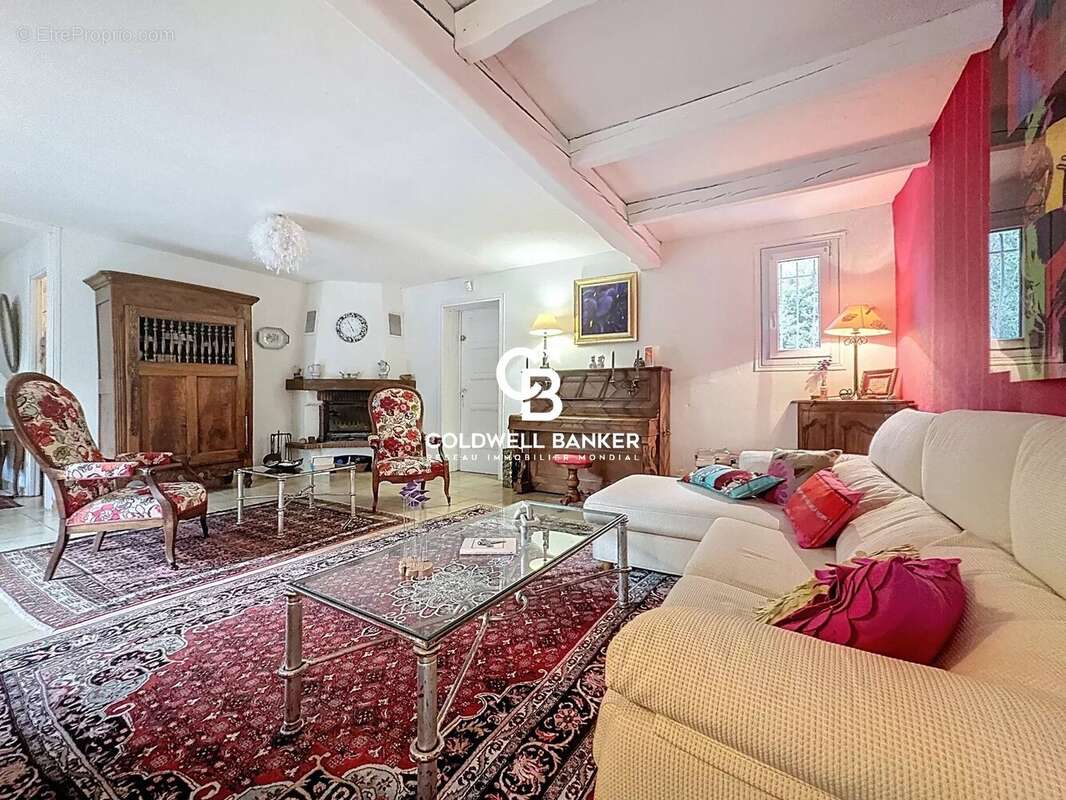 Maison à BAGNOLS-EN-FORET