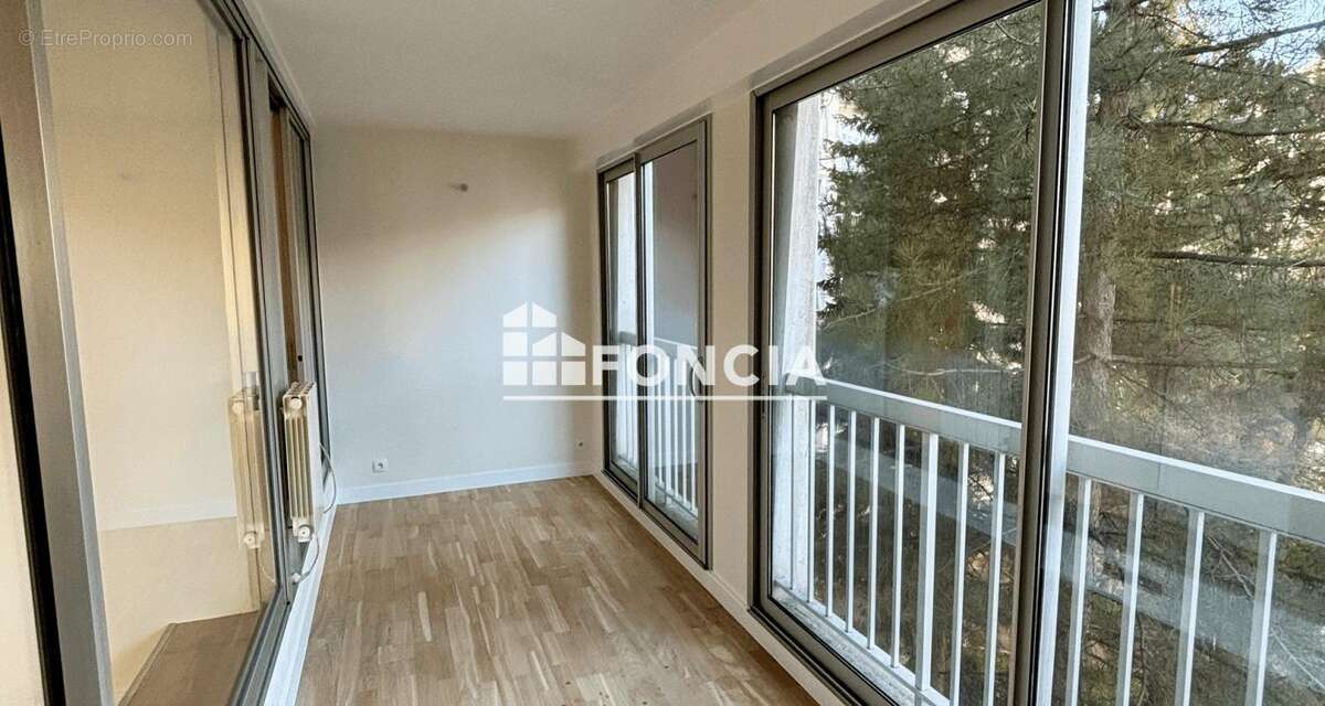 Appartement à PARIS-20E