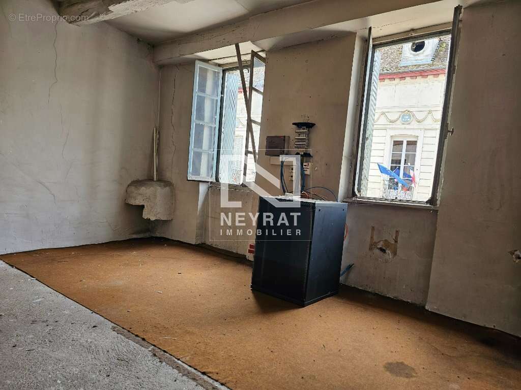 Commerce à SAINT-JEAN-DE-LOSNE