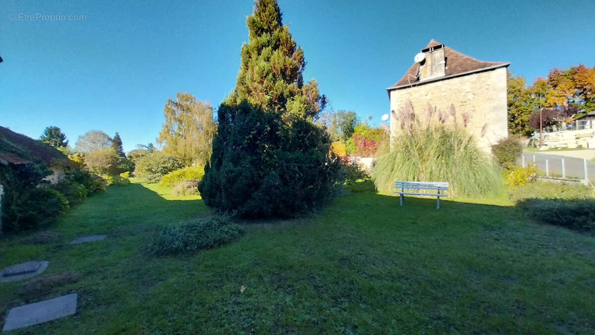 Maison à MILHAC-D'AUBEROCHE