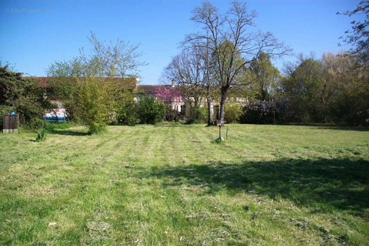 Maison à SAINT-CHRISTOLY-DE-BLAYE