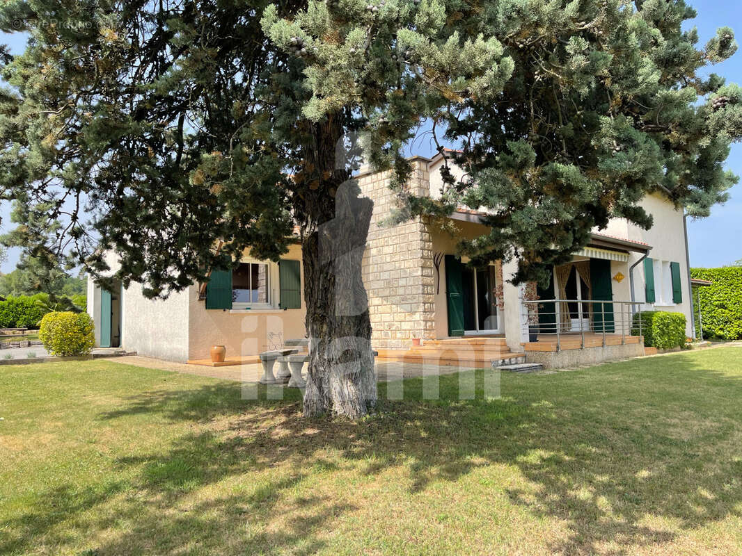 Maison à SAINT-DONAT-SUR-L'HERBASSE