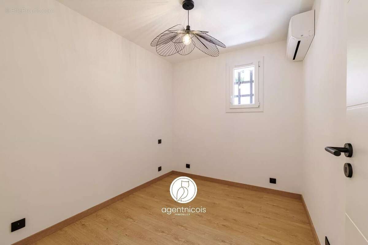 Appartement à SAINT-LAURENT-DU-VAR