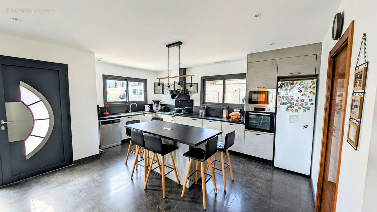 Maison à VILLELONGUE-DELS-MONTS