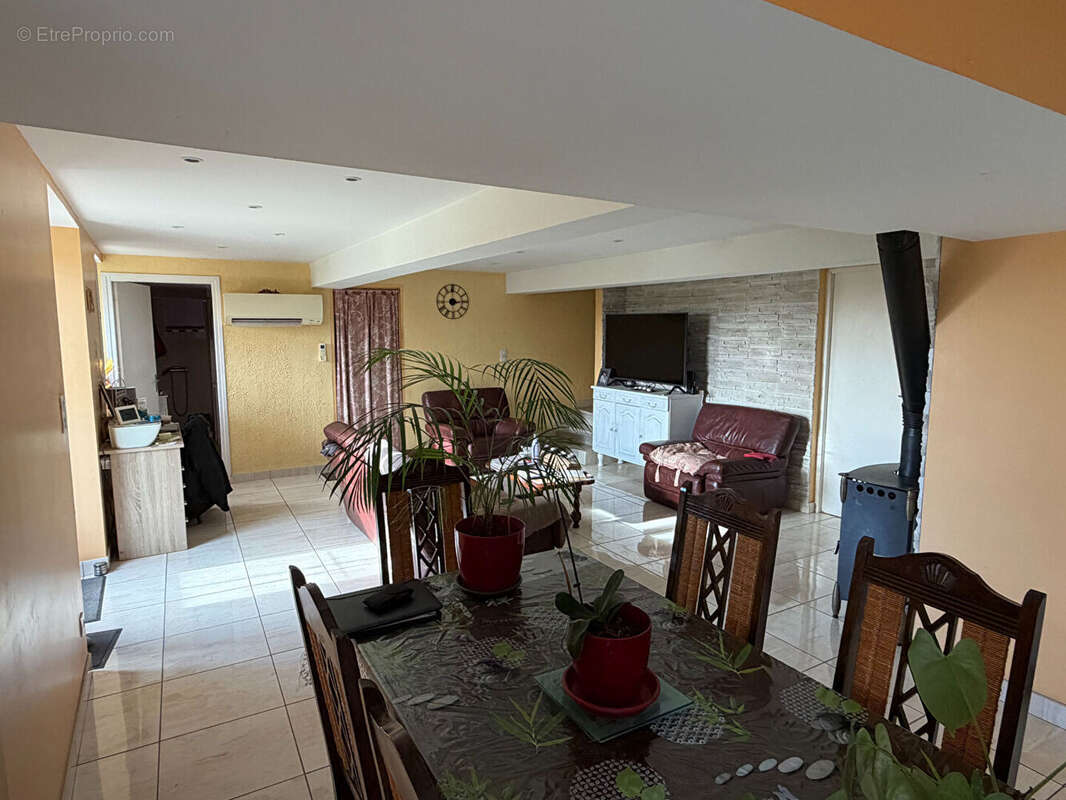 Maison à LACROISILLE