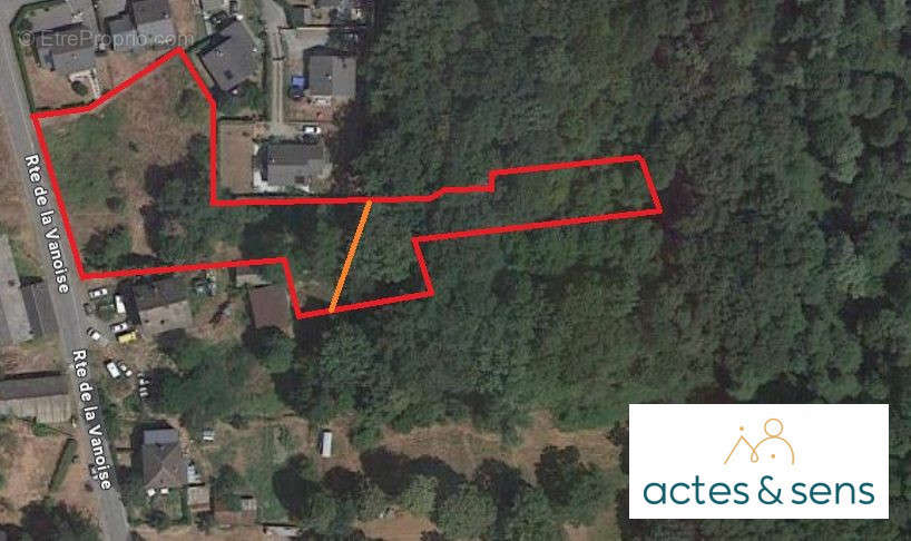 Terrain à SAINT-REMY-DE-MAURIENNE