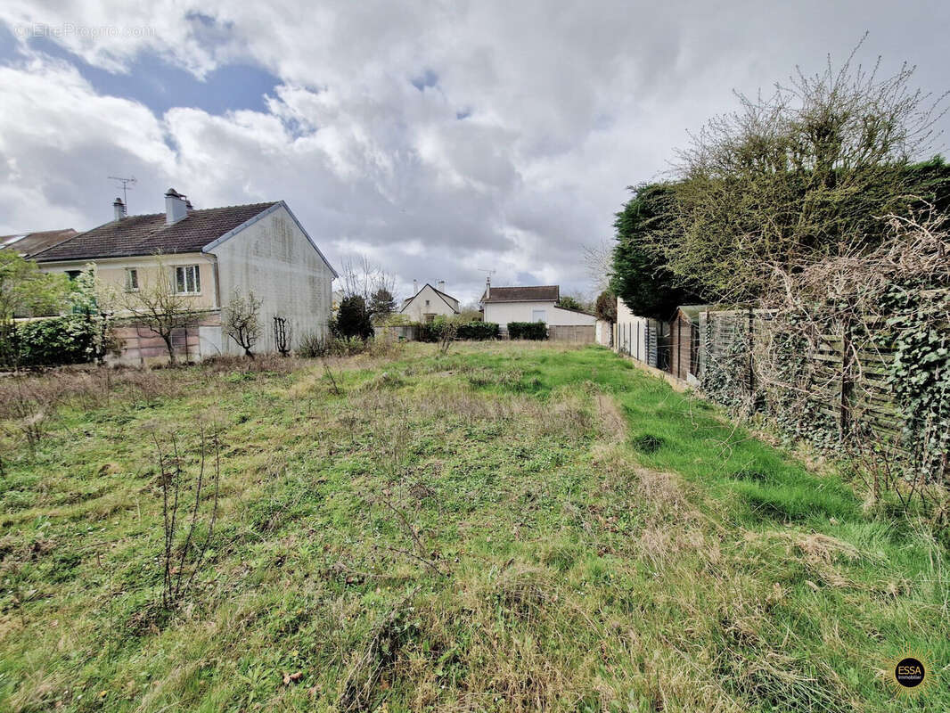 Terrain à NOISY-LE-ROI