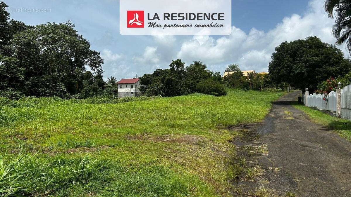 Terrain à LE LAMENTIN