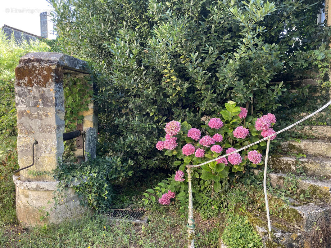 Maison à MOULIETS-ET-VILLEMARTIN