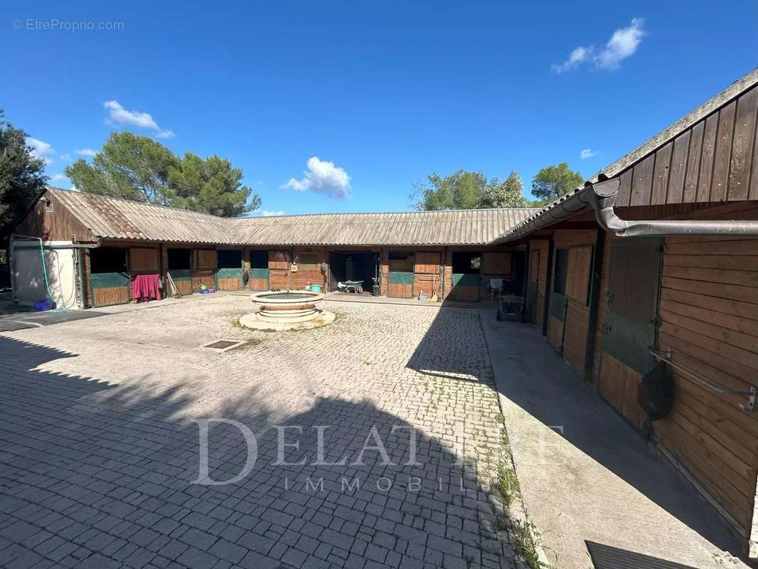 Maison à ROQUEFORT-LES-PINS