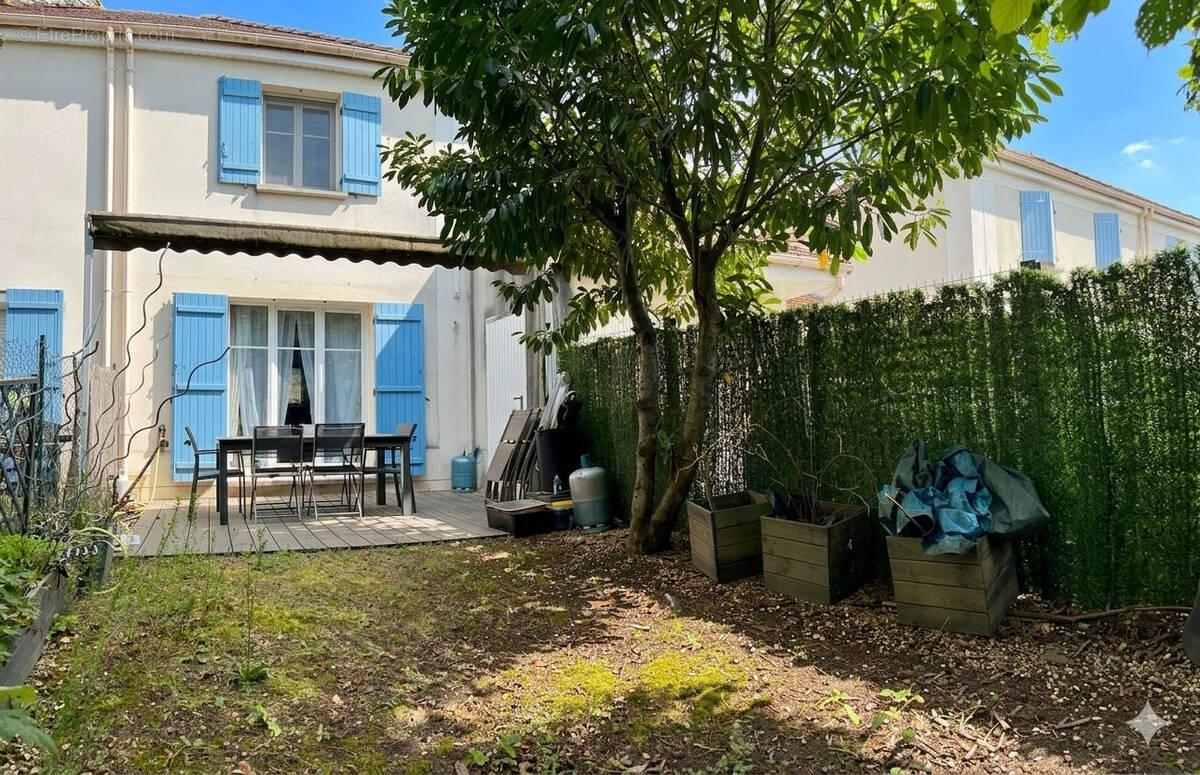 Maison à SAVIGNY-LE-TEMPLE