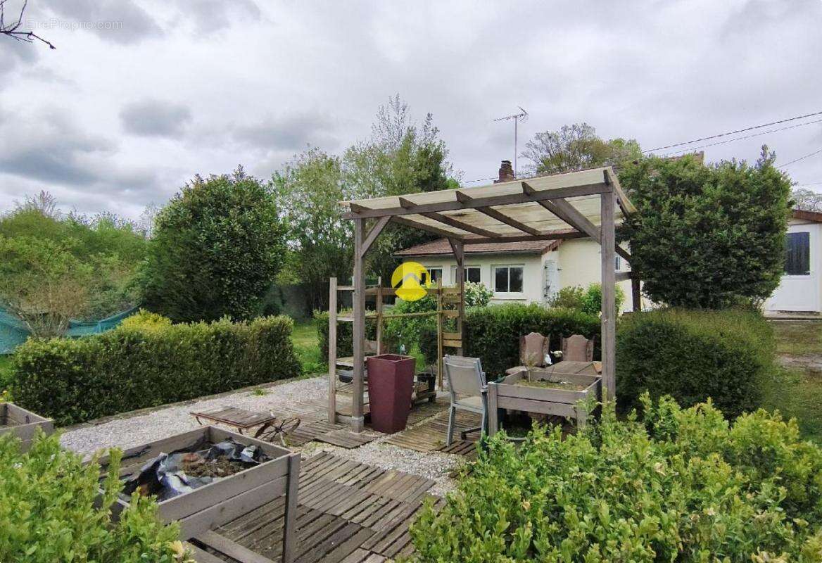 Maison à MORTROUX